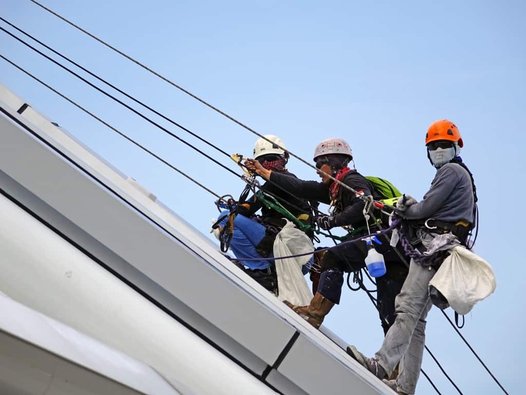 Helmpflicht auf dem Bau - BAU ARBEITSSCHUTZ